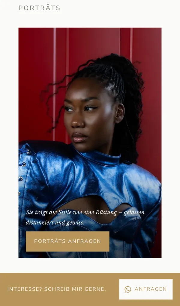Portraits section on a phone: a portrait photo with an italic caption and a “Porträts anfragen” button over it, and the fixed “Anfragen” bar at the bottom of the screen.